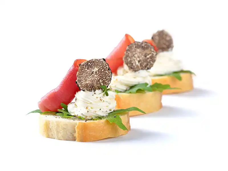 Von Da Baffo Catering München – Weißbrotaler mit Schinken, Trüffel und Meerretichsahne.