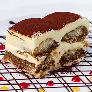 Teller mit Löffelbiskuit, Mascarpone und Espresso.